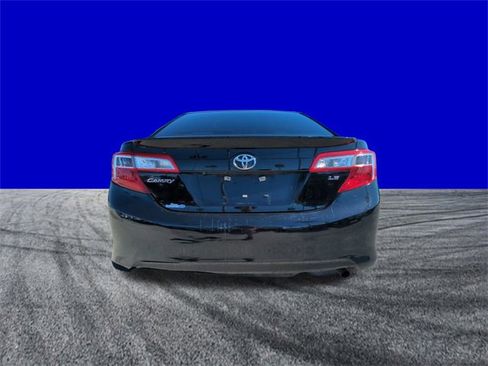 Used 2014 Toyota Camry LE image 5