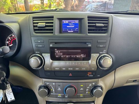 Used 2012 Toyota Highlander 4WD w/ Tech Pkg image 21
