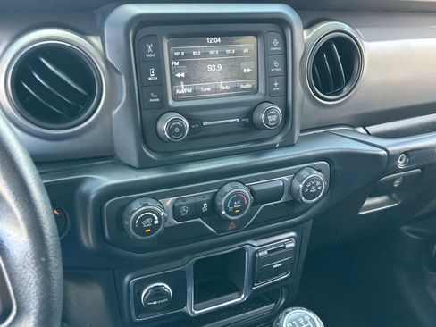 Used 2019 Jeep Wrangler Sport AWD/4WD image 16