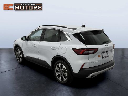 Used 2025 Ford Escape Platinum AWD/4WD image 4