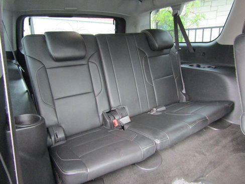 Used 2016 Chevrolet Suburban LTZ RWD image 14