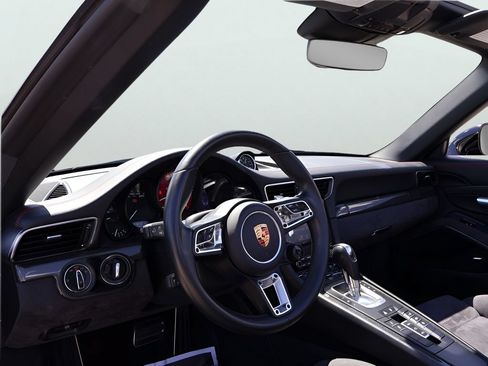 Used 2017 Porsche 911 Carrera GTS RWD image 4