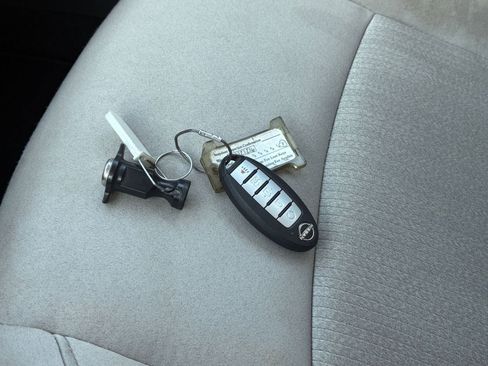 Used 2025 Nissan Altima 2.5 SV image 18