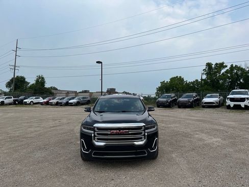 Used 2023 GMC Acadia SLT w/ Preferred Package FWD image 3