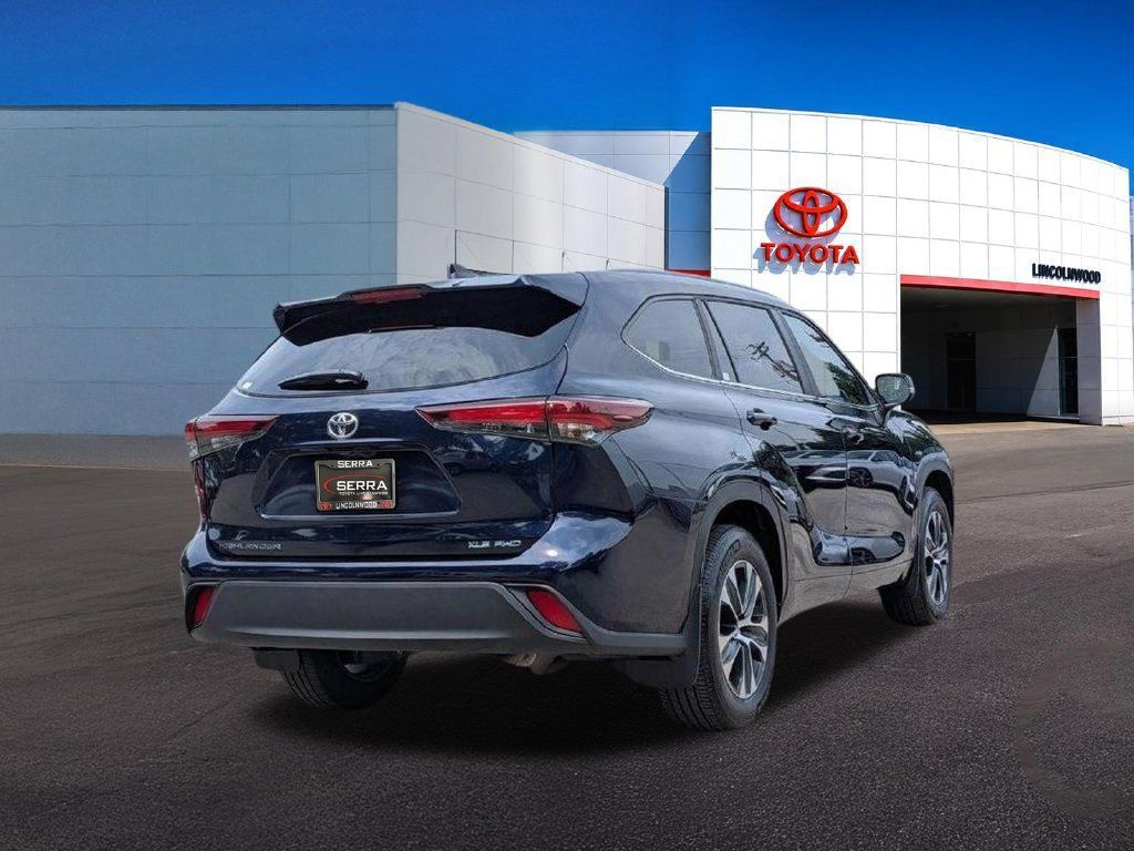 Used 2026 Toyota Highlander XLE AWD/4WD image 12