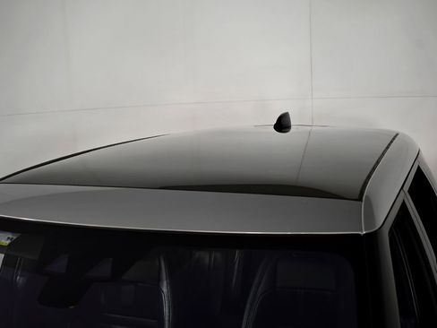 Used 2020 Land Rover Range Rover Evoque SE image 37