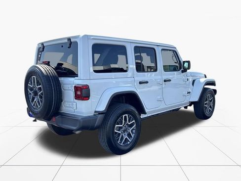 Used 2025 Jeep Wrangler Unlimited Sahara AWD/4WD image 6