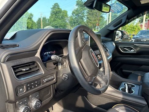 Used 2024 GMC Yukon XL AT4 w/ Technology Package AWD/4WD image 8