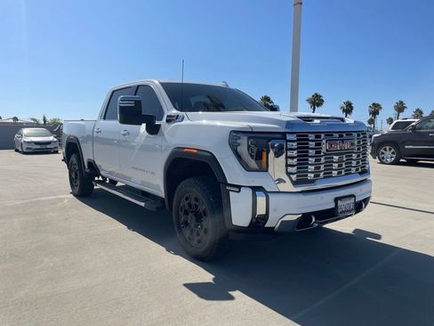 Used 2024 GMC Sierra 3500 Denali w/ Denali Reserve Package AWD/4WD image 1