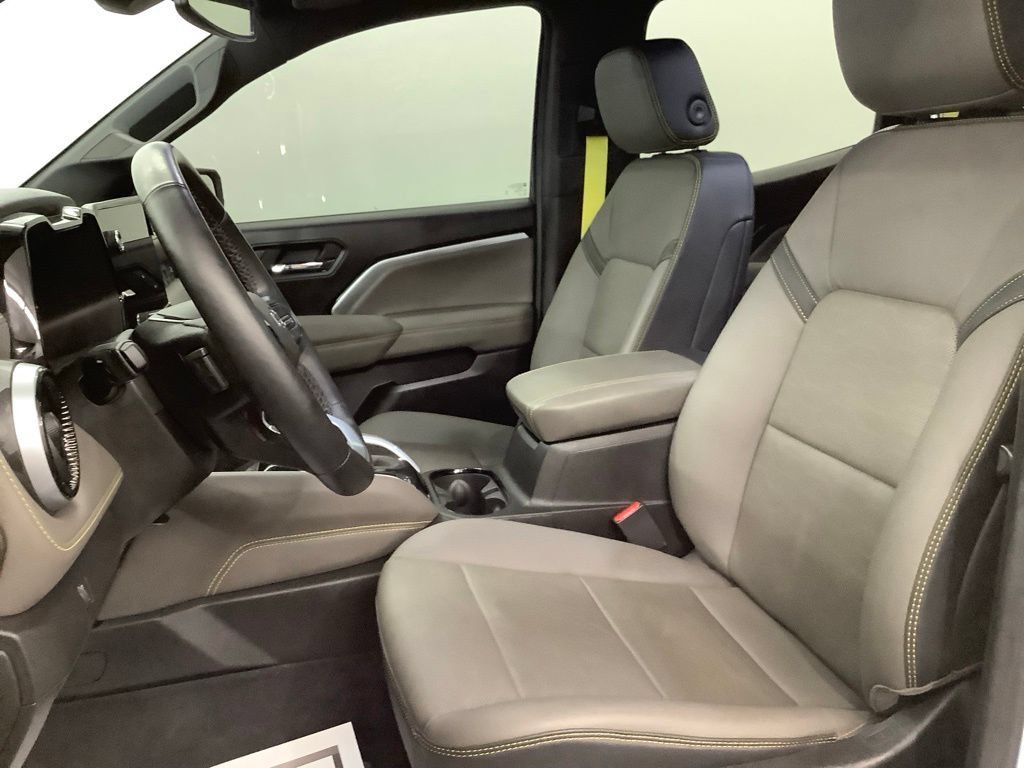 Used 2024 Chevrolet Colorado ZR2 w/ ZR2 Convenience Package III AWD/4WD image 15