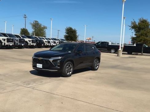 New 2026 Chevrolet Trax LT w/ LT Convenience Package FWD image 5