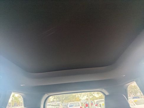 Used 2025 Jeep Grand Cherokee Limited w/ Black Appearance Package image 12