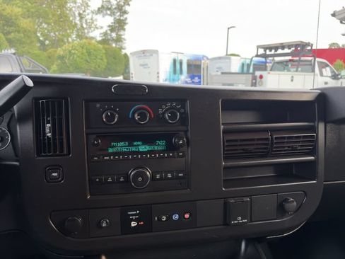 Used 2021 Chevrolet Express 2500 RWD image 30