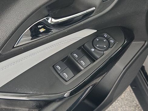 Used 2025 Chevrolet Trax LT image 27