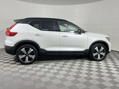Used 2023 Volvo XC40 Recharge Plus image 11