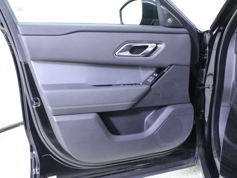 Used 2023 Land Rover Range Rover Velar R-Dynamic S image 18