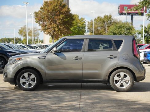 Used 2017 Kia Soul image 3