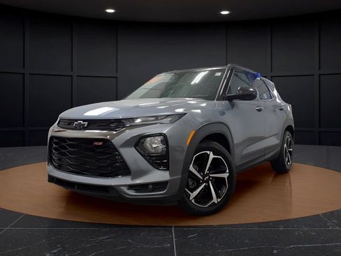 Used 2021 Chevrolet TrailBlazer RS w/ Sun and Liftgate Package FWD image 3