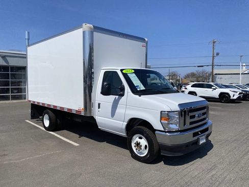 Used 2024 Ford E-450 and Econoline 450 Super Duty w/ Power Windows & Locks Group RWD image 1