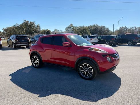 Used 2017 Nissan Juke SV image 3