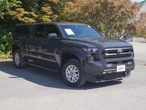 Used 2024 Toyota Tacoma SR5 AWD/4WD image 29
