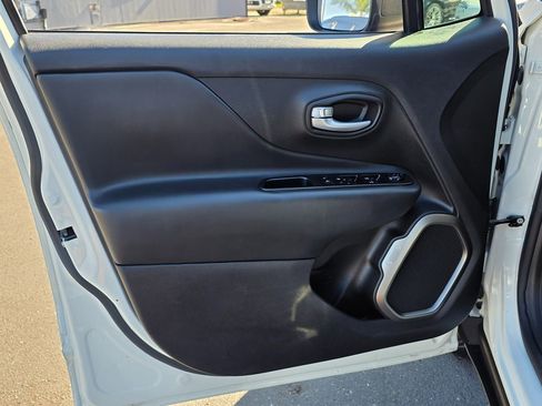 Used 2023 Jeep Renegade Latitude image 22