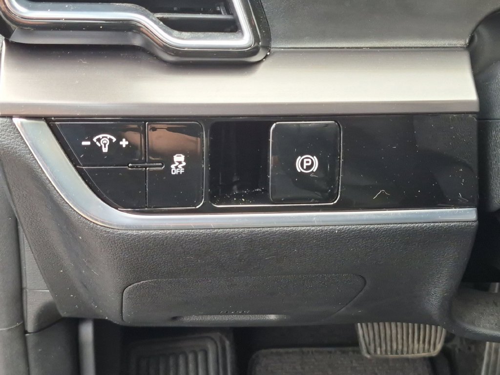 Used 2024 Kia Sportage EX FWD image 19
