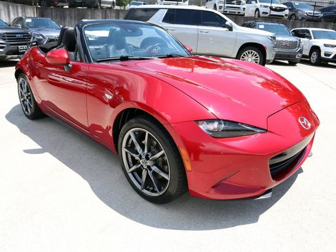 Used 2017 MAZDA MX-5 Miata Grand Touring RWD image 9