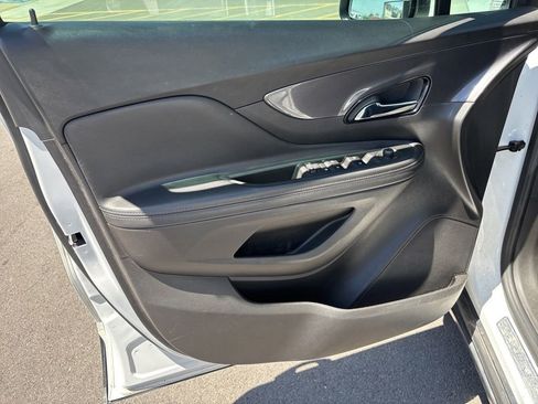 Used 2019 Buick Encore Preferred AWD/4WD image 4