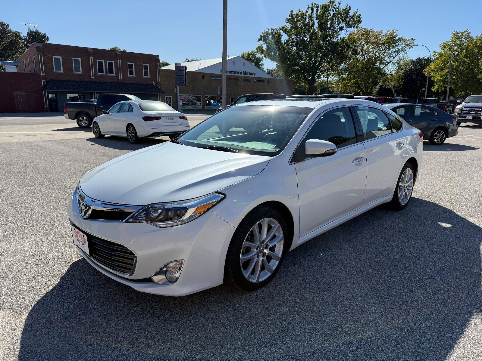 Used 2013 Toyota Avalon FWD image 1