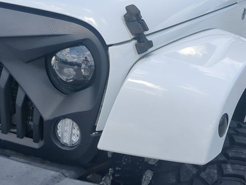 Used 2014 Jeep Wrangler Unlimited Sahara w/ Connectivity Group AWD/4WD image 6