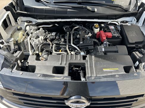 Used 2025 Nissan Kicks SV AWD/4WD image 12