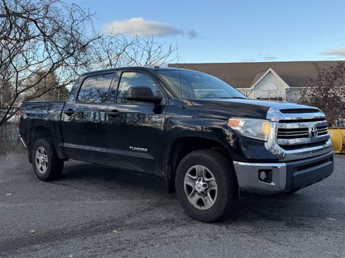 Used 2017 Toyota Tundra SR5 image 8