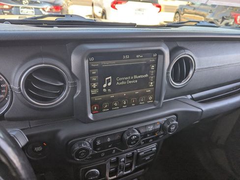 Used 2020 Jeep Gladiator Overland AWD/4WD image 23