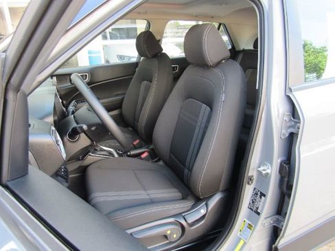 Used 2022 Hyundai Venue SEL image 6