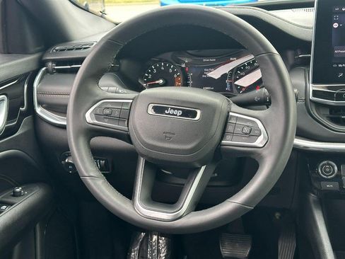 Used 2023 Jeep Compass Limited image 11
