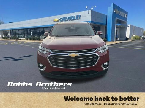 Used 2020 Chevrolet Traverse LT w/ LT Premium Package FWD image 2