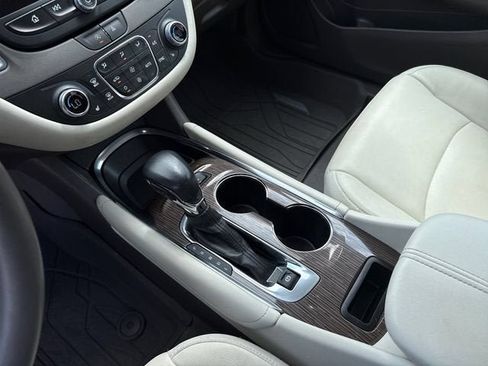 Used 2022 Chevrolet Malibu LT w/ Leather Package FWD image 21