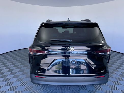 Used 2026 Toyota Sienna XLE FWD image 4