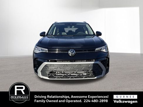 New 2026 Volkswagen Taos SE image 3