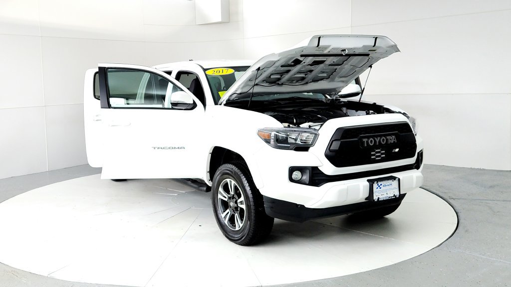 Certified 2017 Toyota Tacoma TRD Sport w/ Tow Package RWD image 9