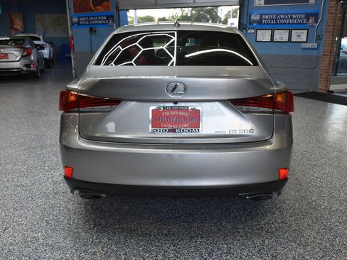 Used 2018 Lexus IS 300 AWD image 7