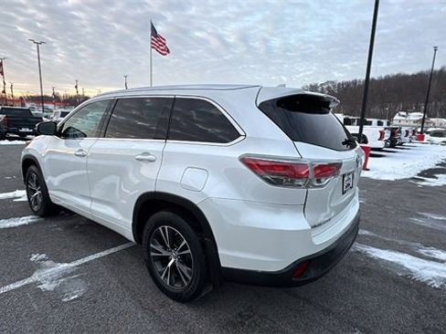 Used 2016 Toyota Highlander XLE image 3