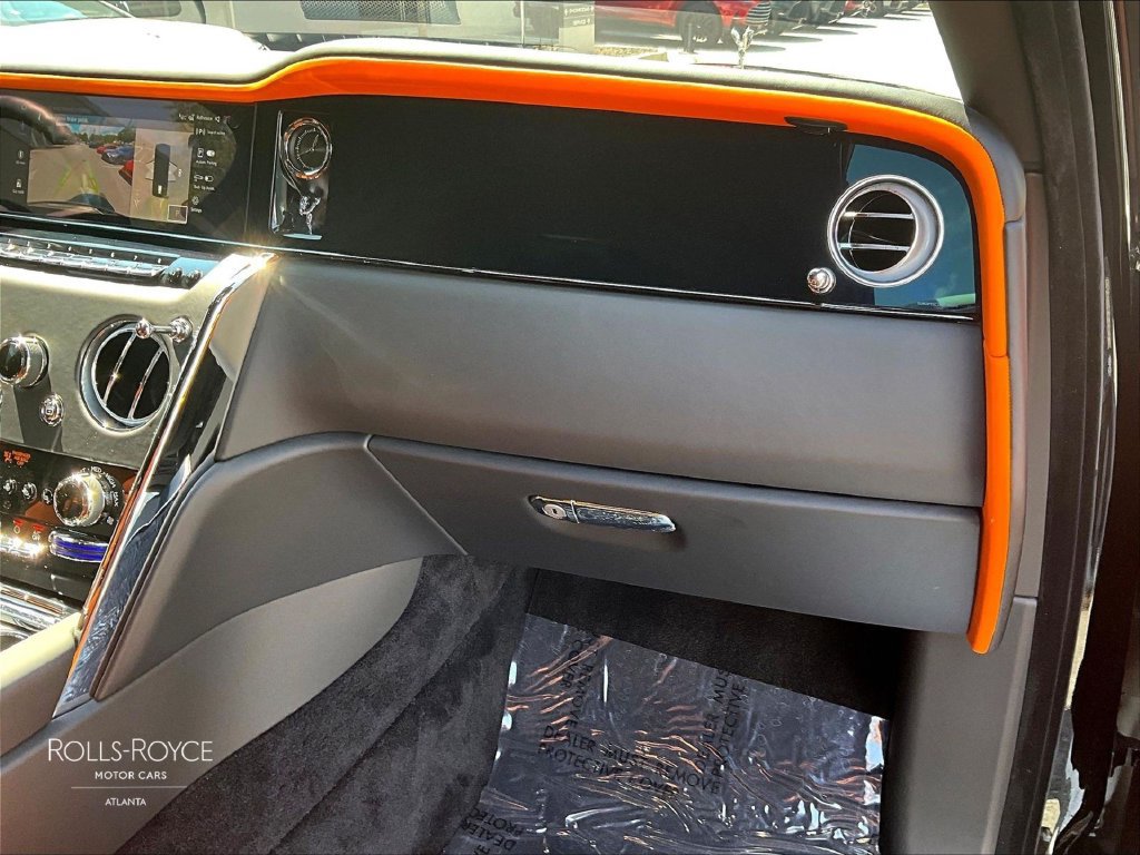 Certified 2025 Rolls-Royce Cullinan AWD/4WD image 15
