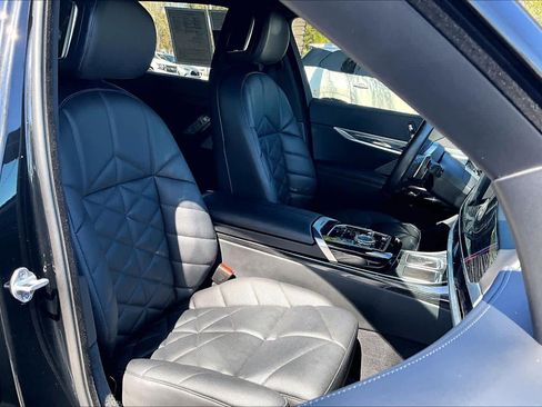 Used 2023 BMW 740i image 9