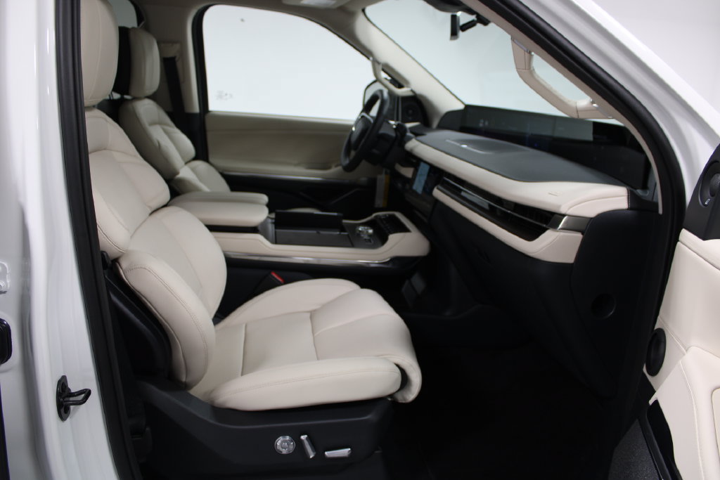 New 2027 Lincoln Navigator L Reserve AWD/4WD image 31