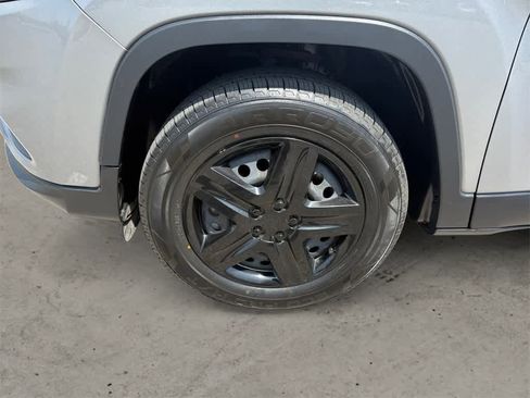 Used 2022 Jeep Cherokee Latitude w/ Comfort Safety Group image 9