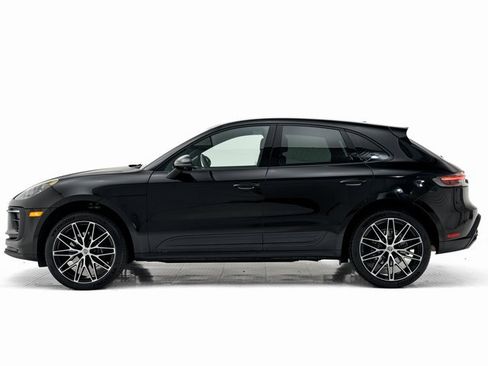 Used 2025 Porsche Macan image 2