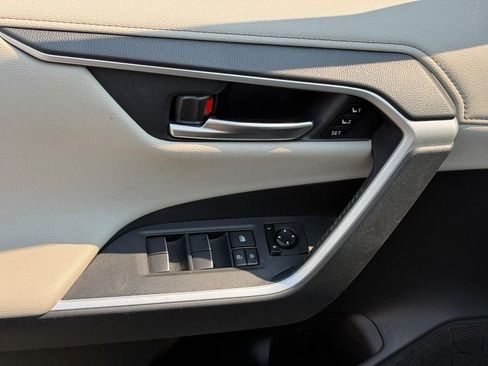 Used 2019 Toyota RAV4 Limited w/ Advanced Technology Package AWD/4WD image 15