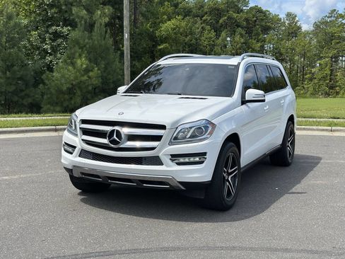 Used 2014 Mercedes-Benz GL 450 4MATIC image 3